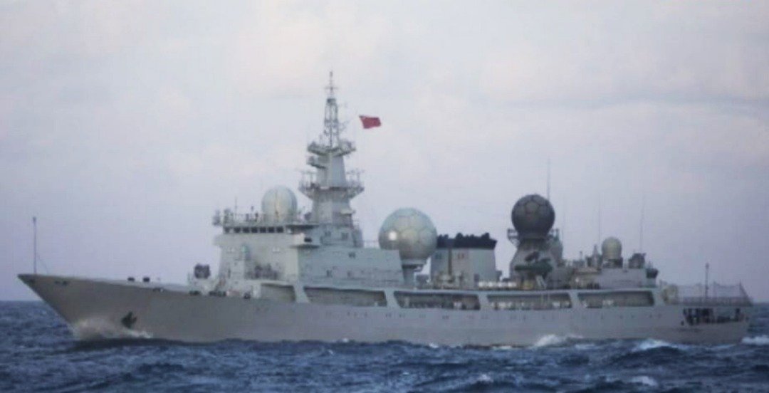 一艘行驶在澳洲领海之外，疑是中国解放军海军的间谍船，其动向已被澳洲军方严密的监视。该艘南下的间谍船，相信是为了搜集此次美澳日联合军演的情报。