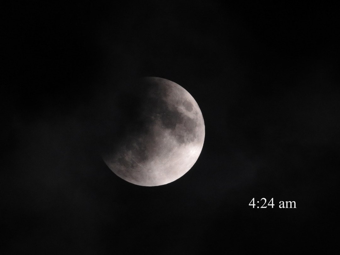 4时24分时，半个月亮不见了。