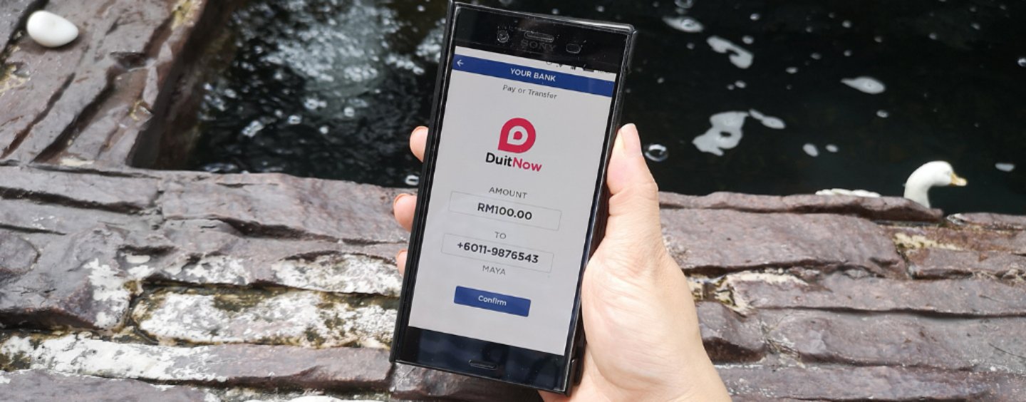 DuitNow是由大马付款网有限公司（Paynet）推出。通过此系统，用户只需输入电话或身份证号码，便能转账。目前我国大部分银行皆以DuitNow系统链接，即便不同银行亦能轻松转帐。