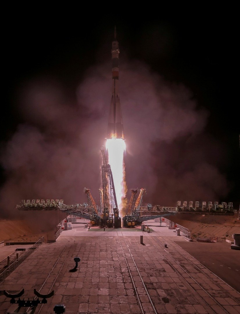 搭载了美国、义大利和俄罗斯太空人的俄罗斯联盟MS-13号火箭升空的一刻。