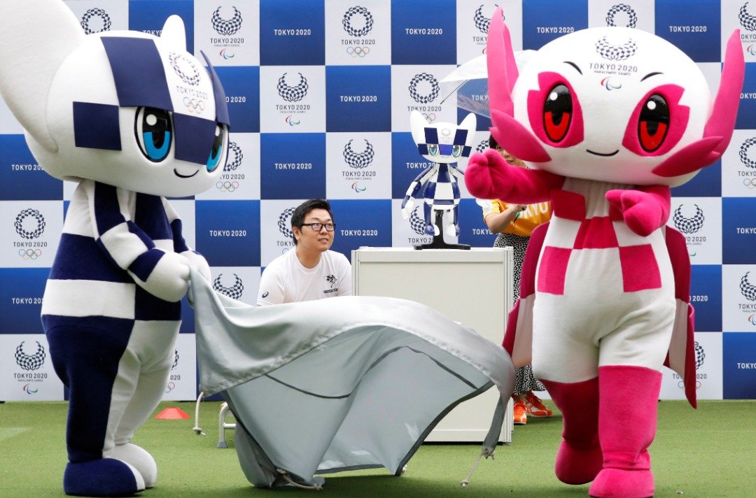 东京奥运会与残奥会吉祥物机器人未来永远郎（左）及染井吉，周一在东京体育场首次亮相。东京奥组委稍早公布“东京2020机器人计划”，要将奥运会和残奥会办成最富创新性大会。