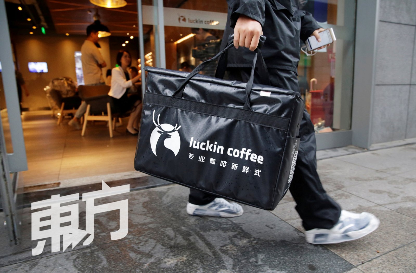 瑞幸咖啡（Luckin coffee）提供的数据显示，该品牌在不到一年内吸引了1200万消费者，售出咖啡总数超过8500万杯。分店方面，知名连锁咖啡星巴克（Starbucks）用了20年的时间在中国开了逾3000间门店，而瑞幸只用了一年就开了2000间，目前更冲破3000家门店。