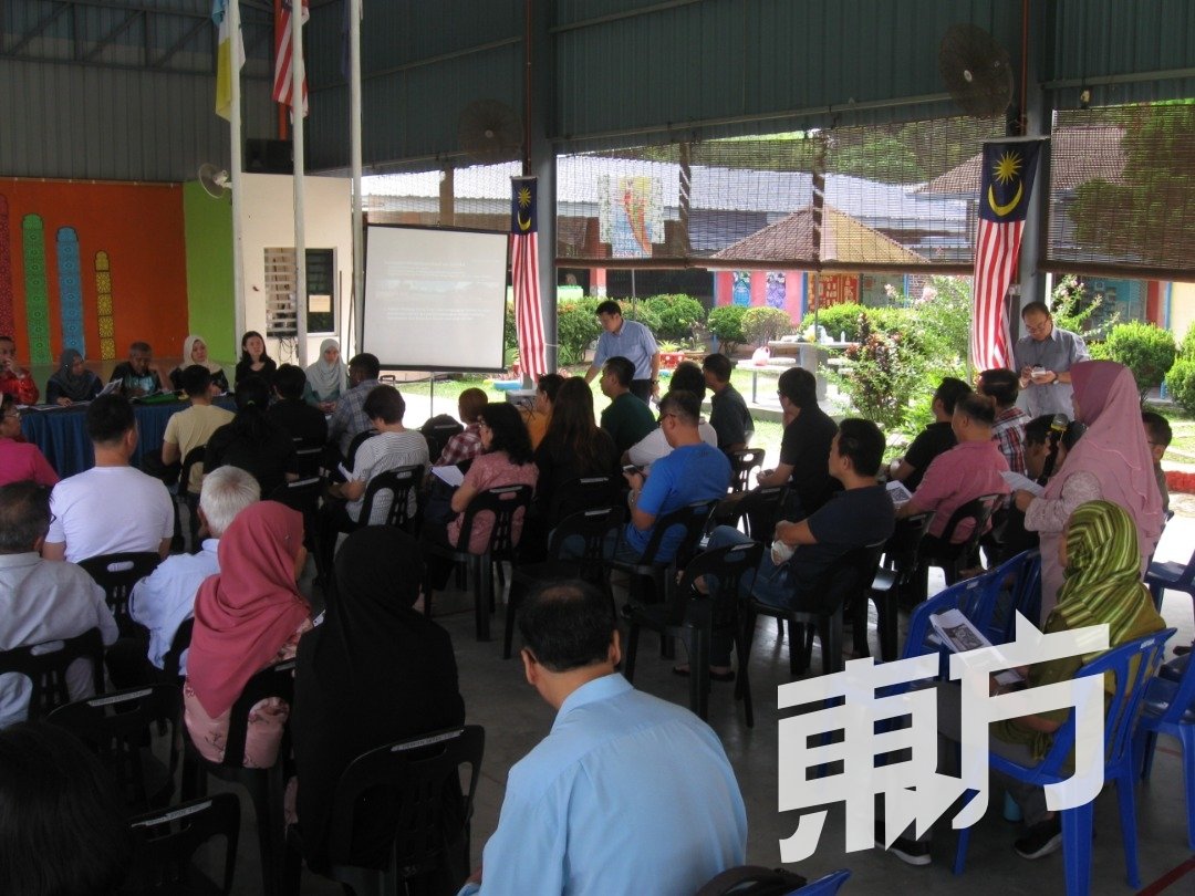 峇都茅和峇东居民针对峇都茅员工宿舍的课题，与槟州政府代表展开对话。