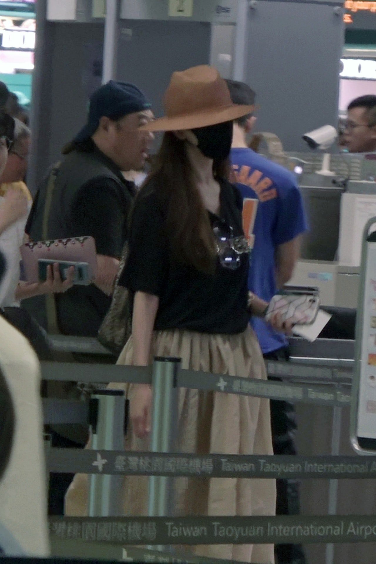 林志玲现身台湾桃园机场。