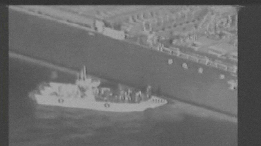 美国军方公布影像，指控伊朗的革命护卫队拆除遭袭击油轮上未爆的鱼雷，明显是急于掩盖证据。