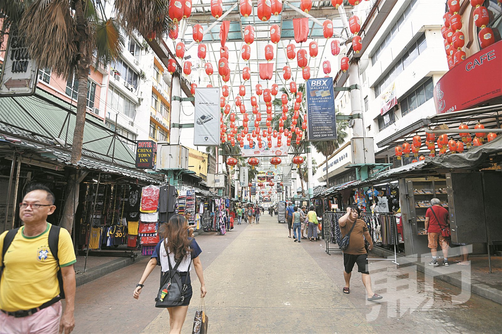 茨厂街是吉隆坡著名旅游景点，也是外国游客访马的必经之地。惟当地近来周末及公共假日出现遍地垃圾问题，影响市容。（摄影：伍信隆）