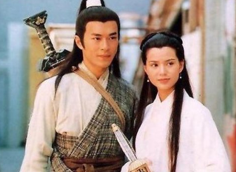 1995年李若彤和古天乐合作出演《神雕侠侣》，此后被封为“最美小龙女”。