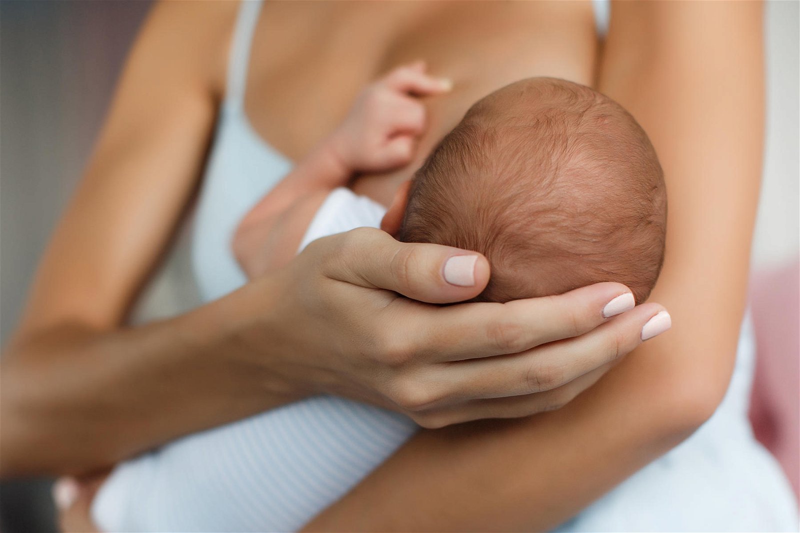 郑国钦解释，在治疗腕管综合症中，即便是哺乳中的新手妈妈或孕妇注射类固醇也是安全的，毋需过于担心。
