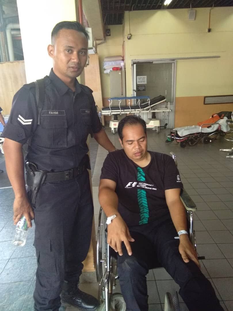 遭践踏的警员在送院就医后，已出院休养。