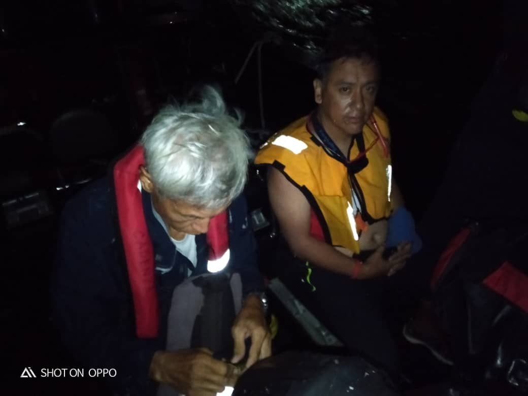 两名外籍人士被发现时毫发无伤，较后被送去瓜拉宁宜码头。