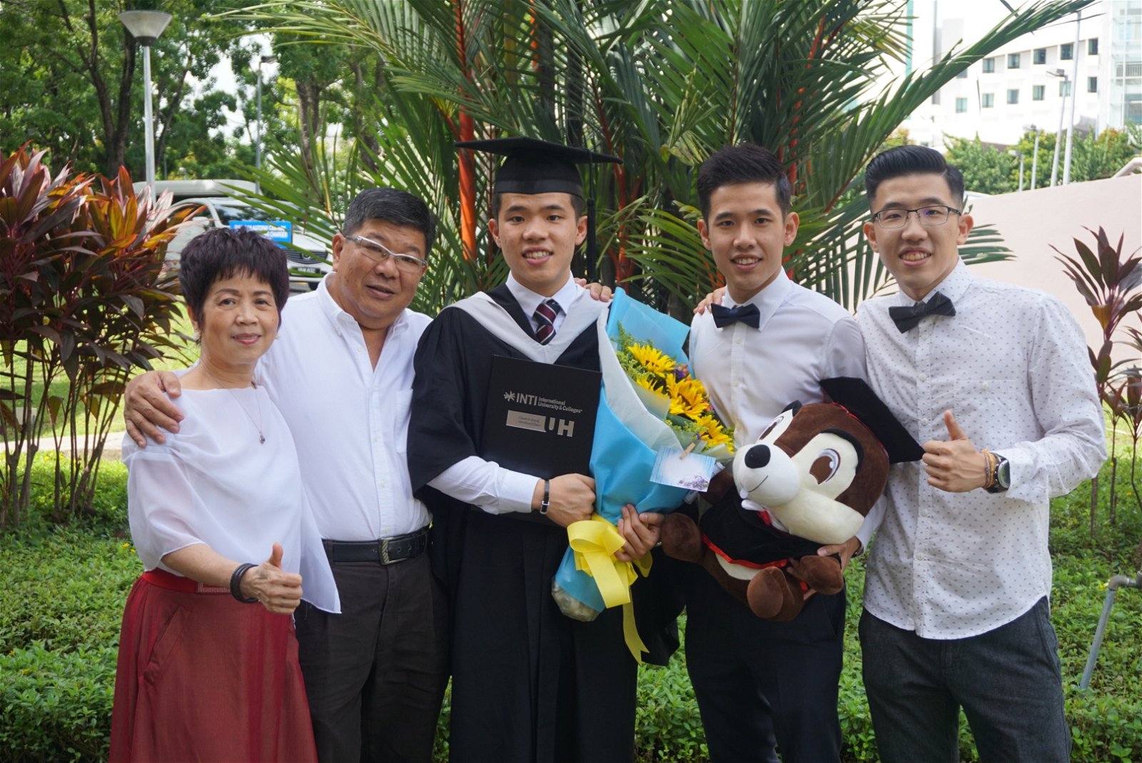 抗癌期间还坚持完成学业，徐凯粮的坚持不仅是圆了毕业的梦，也让他更靠近“让父亲早日退休”的愿望。