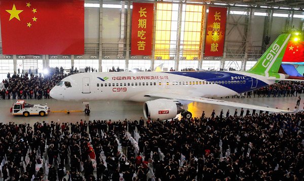中国生产C919客机
