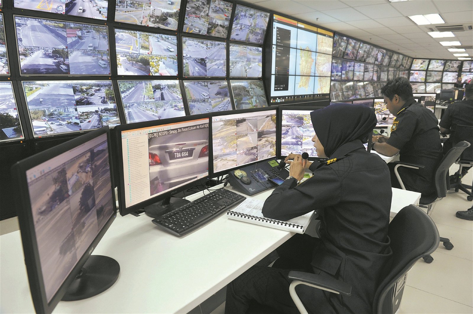 闭路电视连接至槟岛市政厅位于光大的监控中心，及设在槟州警察总部的监控中心，槟岛市政厅执法员及警方将24小时进行监控。
