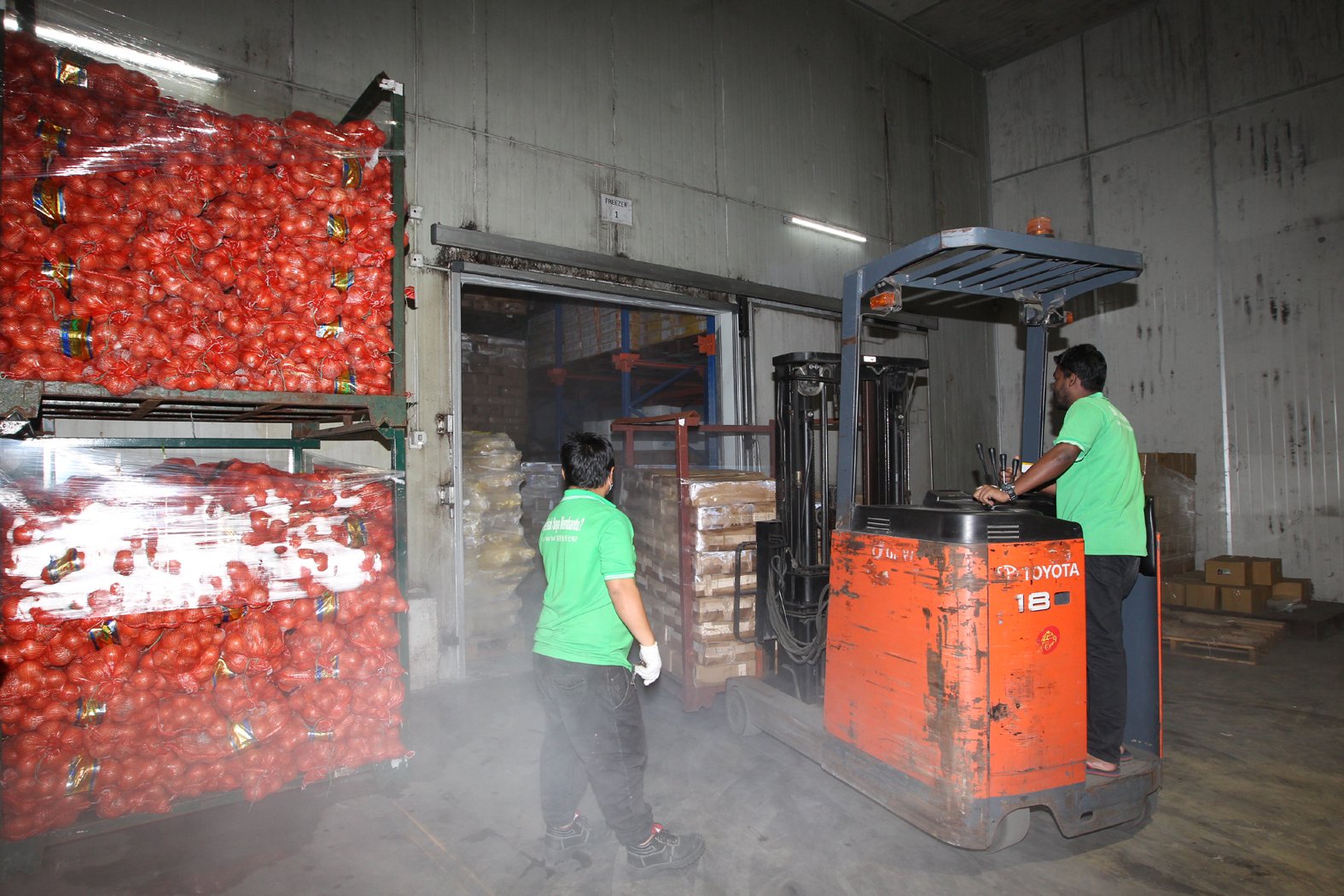 为了确保货物新鲜度，宜康省配送中心设有冷库室。