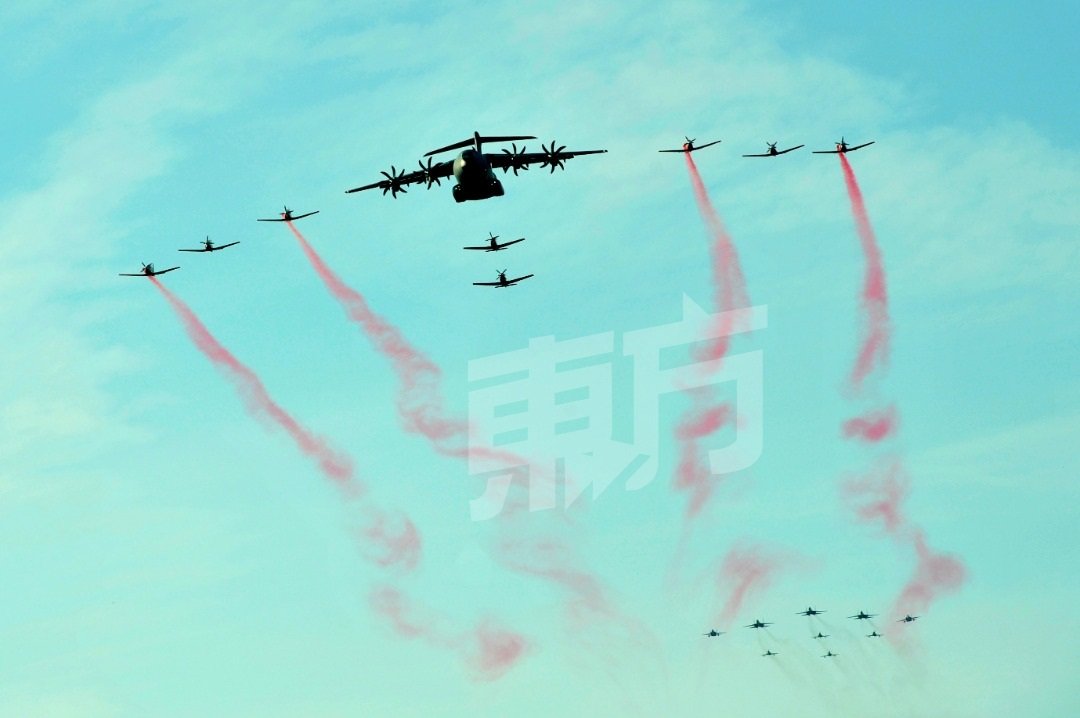 大马皇家空军以空中巴士A400M进行飞行表演，飞舞浮罗交怡蓝天！