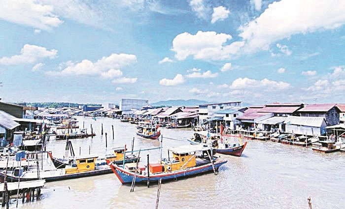 不少新村都以旅游作为发展导向，例如十八丁渔村在2017年被时任首相署新村事务局遴选为全国20个极具旅游发展潜能的新村。