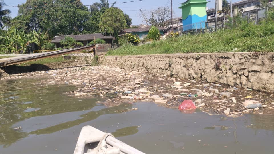 士姑来河长期被当成非法垃圾场，河流被污染。(图片：受访者提供）