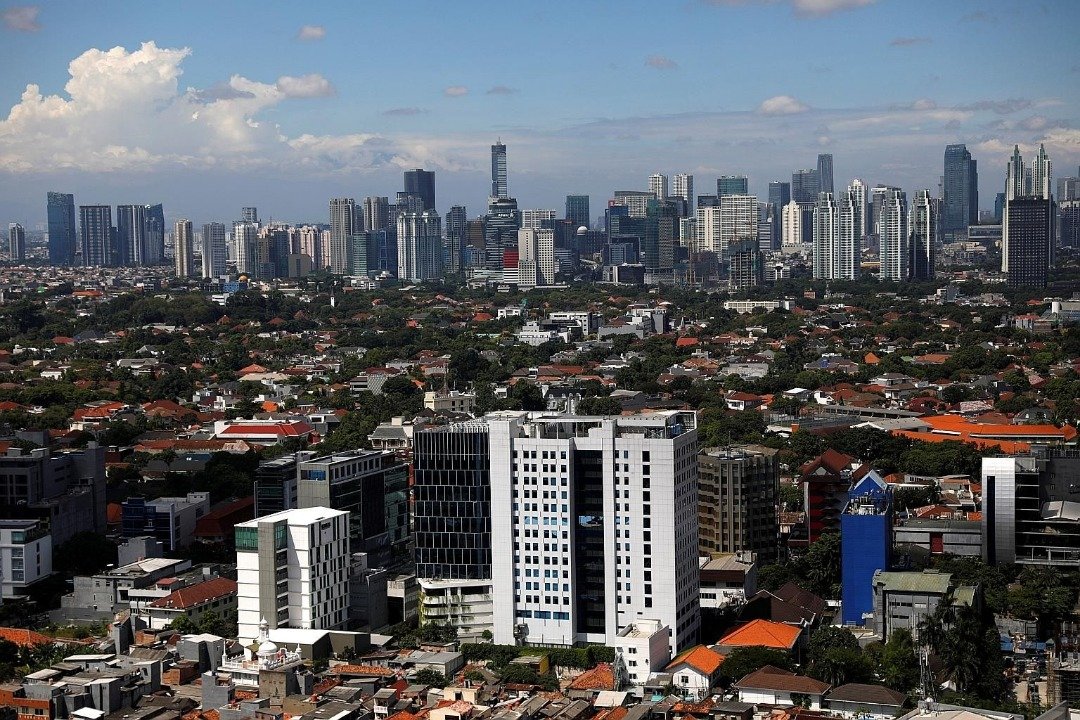 人口超过1000万、位处爪哇岛西北海岸的雅加达，是目前全球其中一个地面下沉速度最快的城市。印尼国家发展规划部长上月底宣布，计划将首都迁离雅加达。