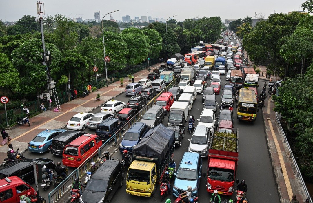 拥有世界第2大都称号的雅加达，由于都市人口快速增长，造成交通堵塞，空气污染也愈来愈严重。