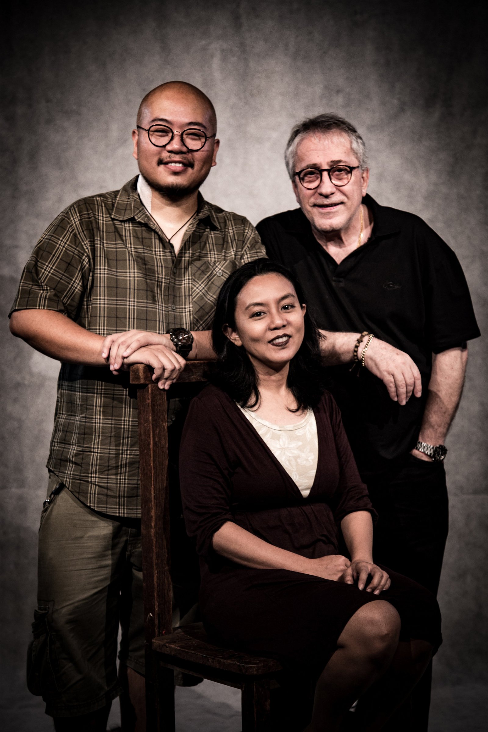 导演奥马尔阿里（Omar Ali）、联合导演祖哈山（Joe Hasham）与编剧陈玛丽娜（Marina Tan）。