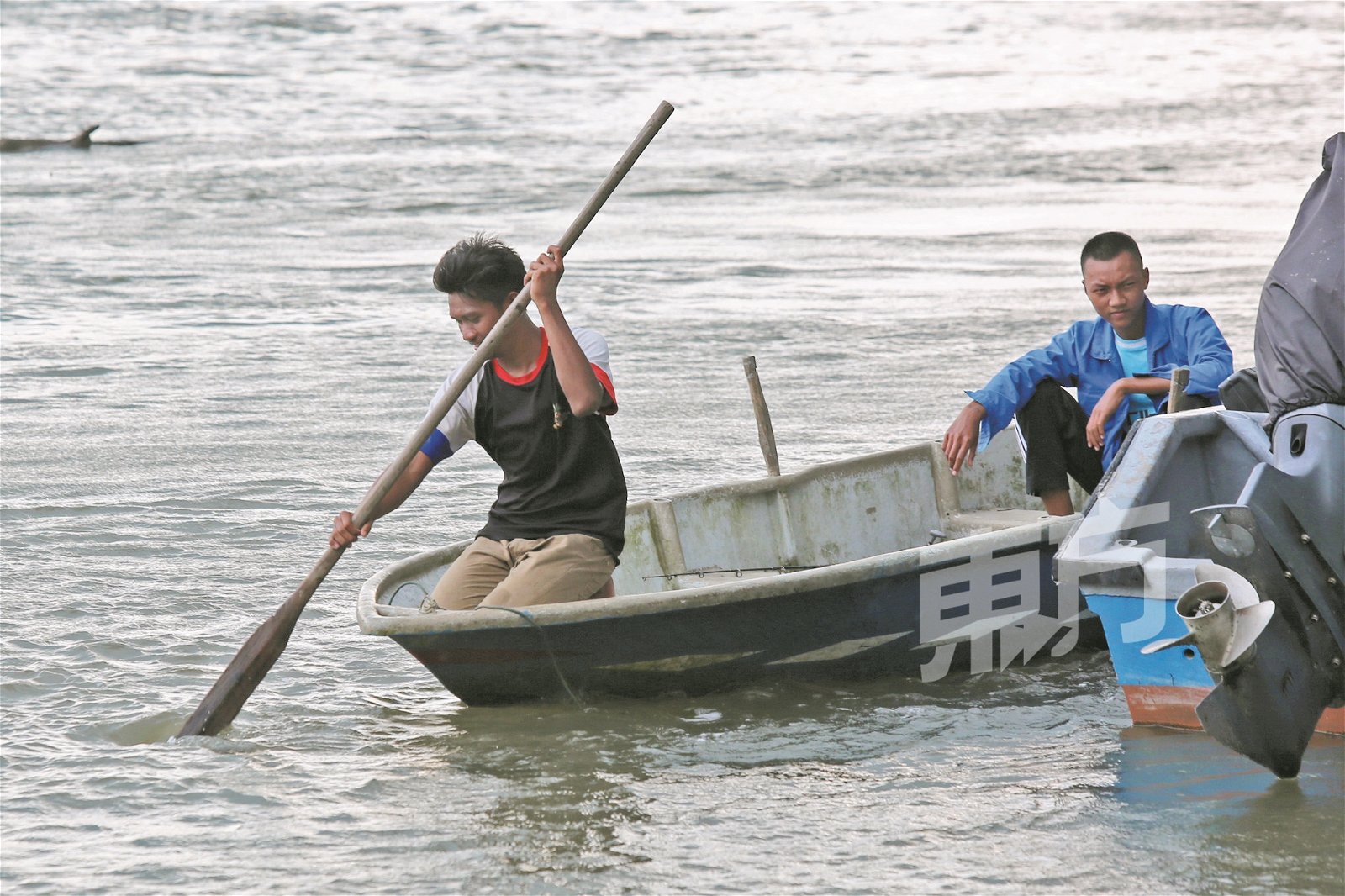 丹绒比艾靠海，而莪南峇株居民休闲时喜欢到邻近的河边泛舟。