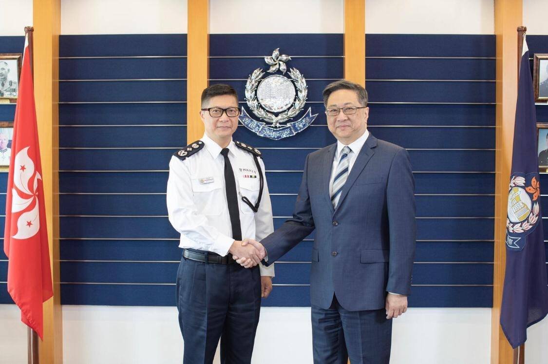 新任警务处处长邓炳强于周二正式上任，接替即将退休的卢伟聪。