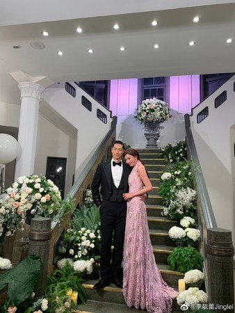 李靓蕾陆续分享了许多张林志玲的婚礼照。（图取自微博／李靓蕾）