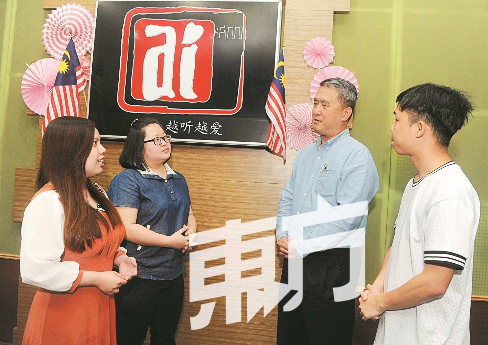 王清华（右2）呼吁更多华小董家教同仁能申办特殊教育班，让特殊儿童也能与普通孩子享有同等的教育机会。左起丘淑霖、叶芯（金眉）和谢劲程。（摄影：徐慧美）