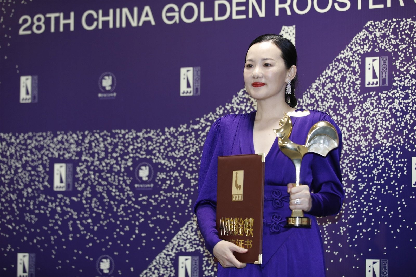 咏梅成为本届金鸡奖影后。