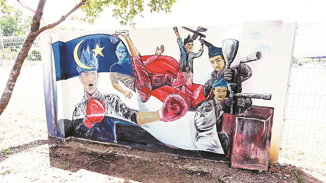 经过修改的壁画，让人一眼就认出是马六甲州旗。