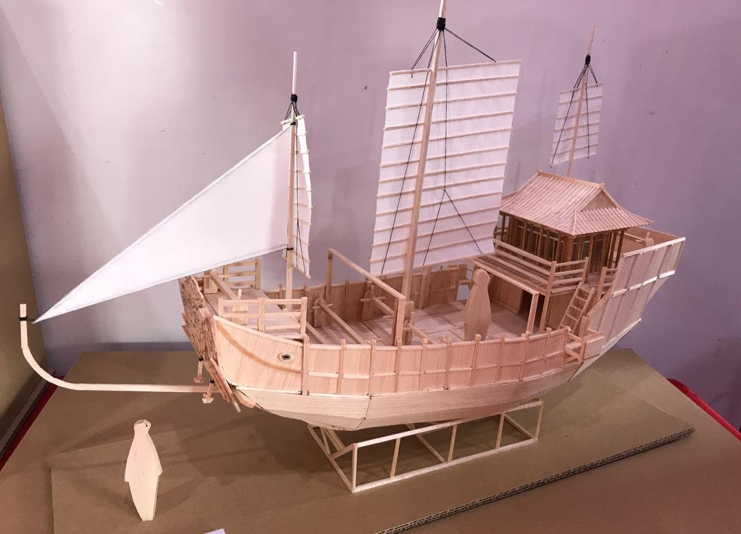 王舡模型与真船的比例为1：25。