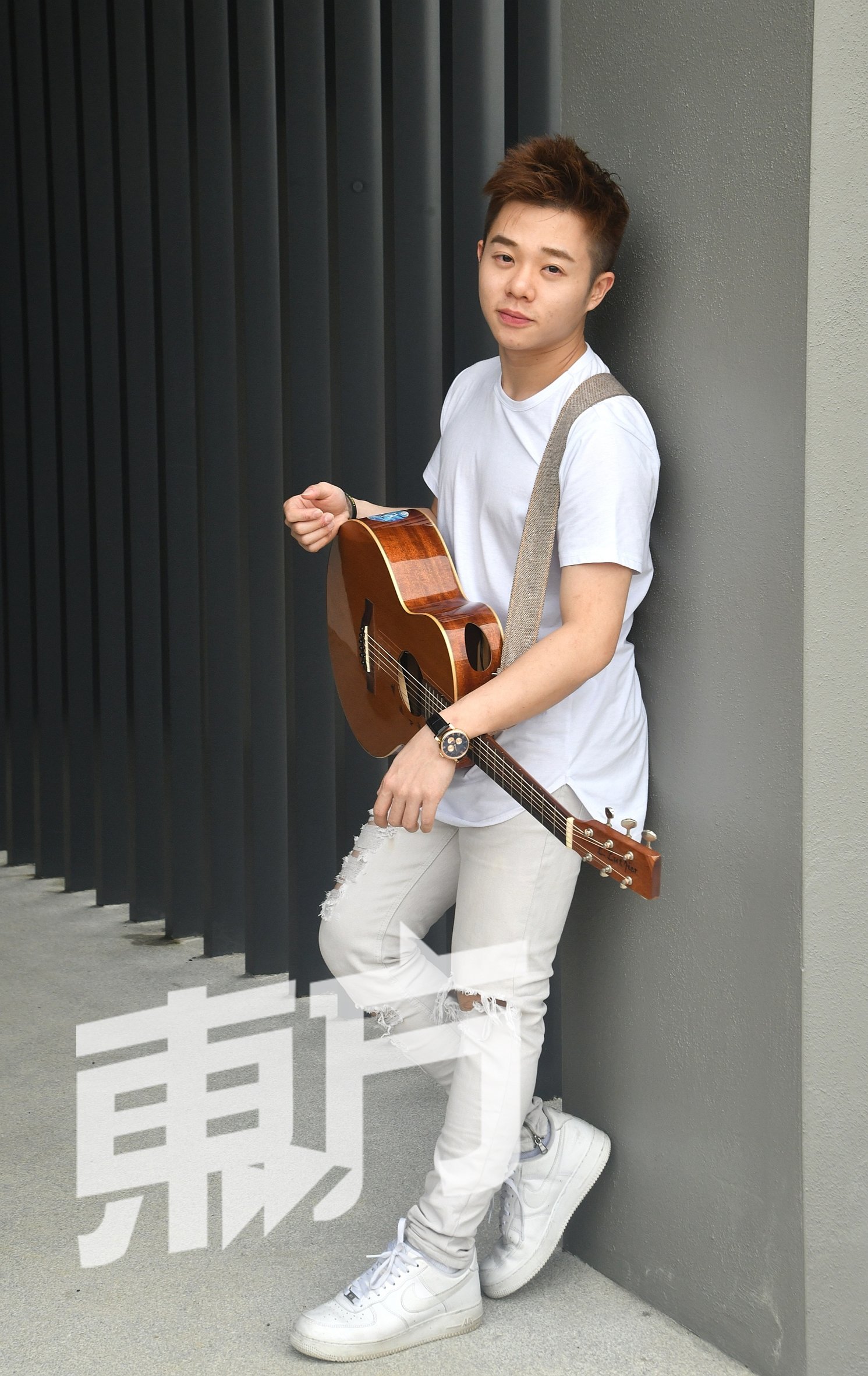 陈建宏在经营民宿时非常忙碌，每天都拖著疲惫的身体回家，让他完全失去了音乐创作心情和灵感。