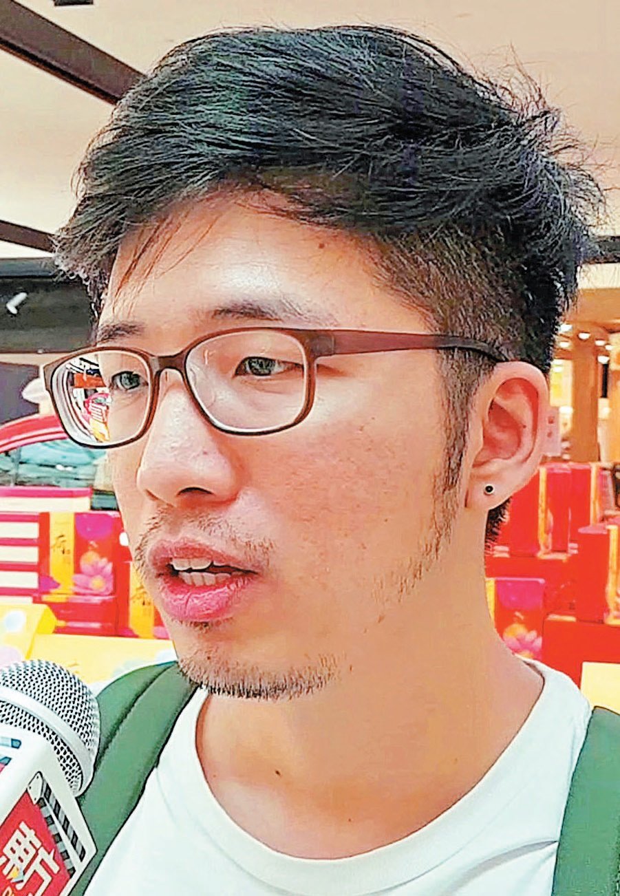 王绍宇：因为价钱比新加坡便宜，因此下一次还是会考虑来新山买月饼。