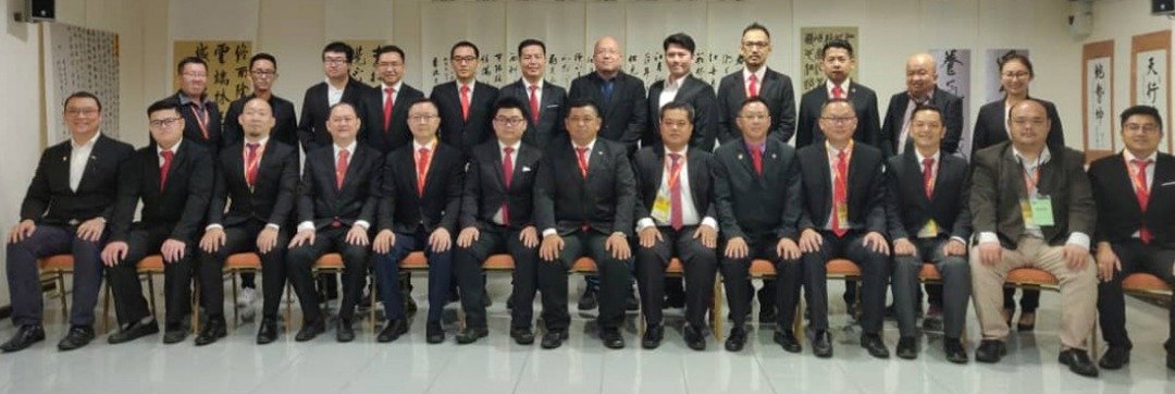 第14届华总青理事会的人选已出炉，坐者左7为总团长黄建凯。