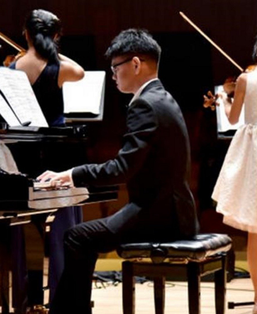 林鸿祥多才多艺，拥有古筝九级、钢琴八级文凭。