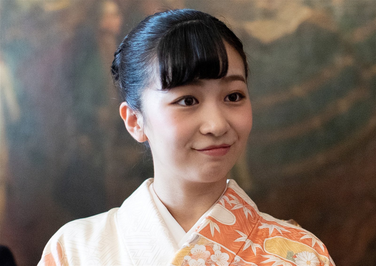 24岁的佳子公主浅浅的笑容散发出不凡的气质。（图取自网络）