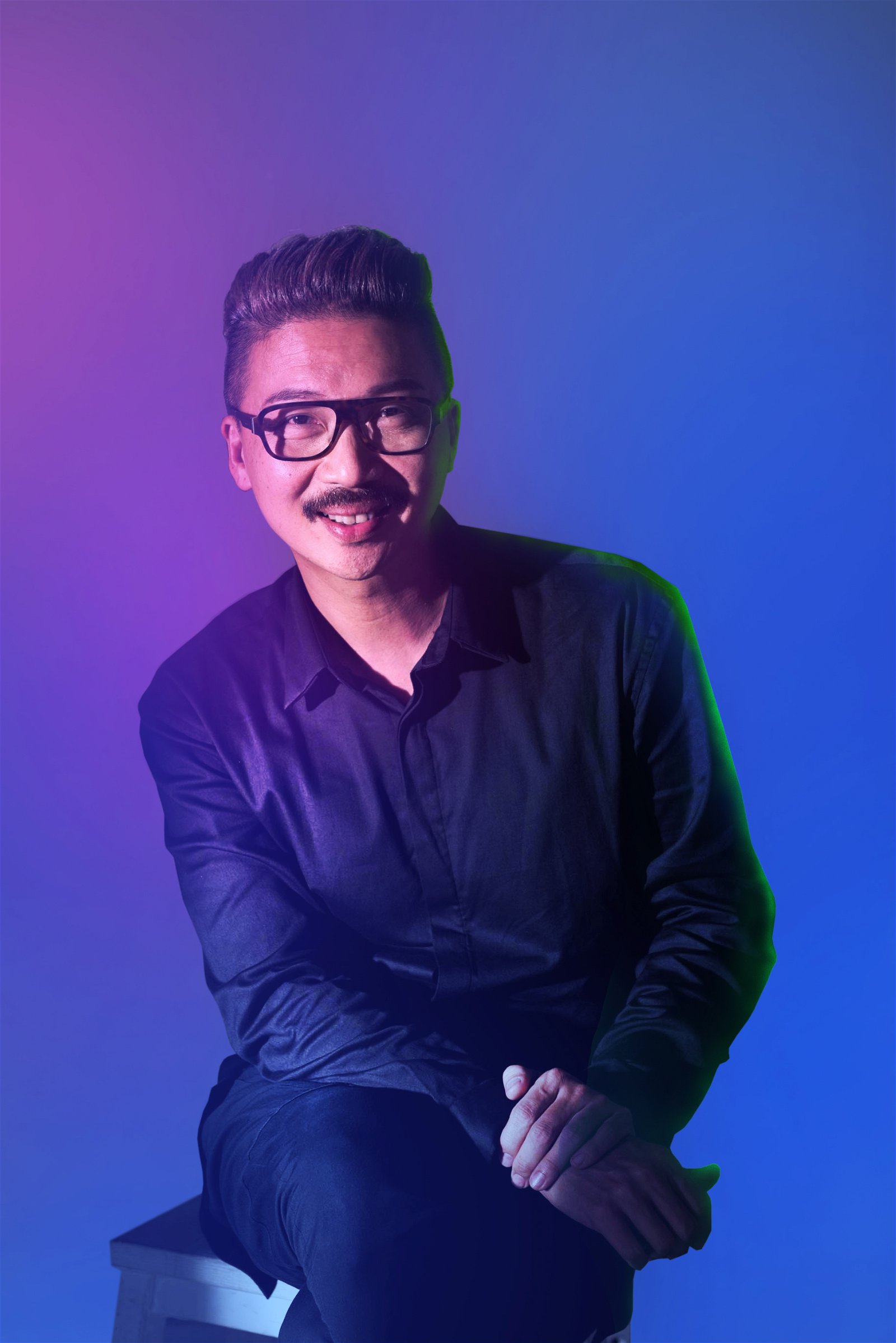 手集团创办人兼艺术总监吴圣雄一路以来探讨著敲击乐所能带来的可能性，一直寻找著属于马来西亚本土的声音。