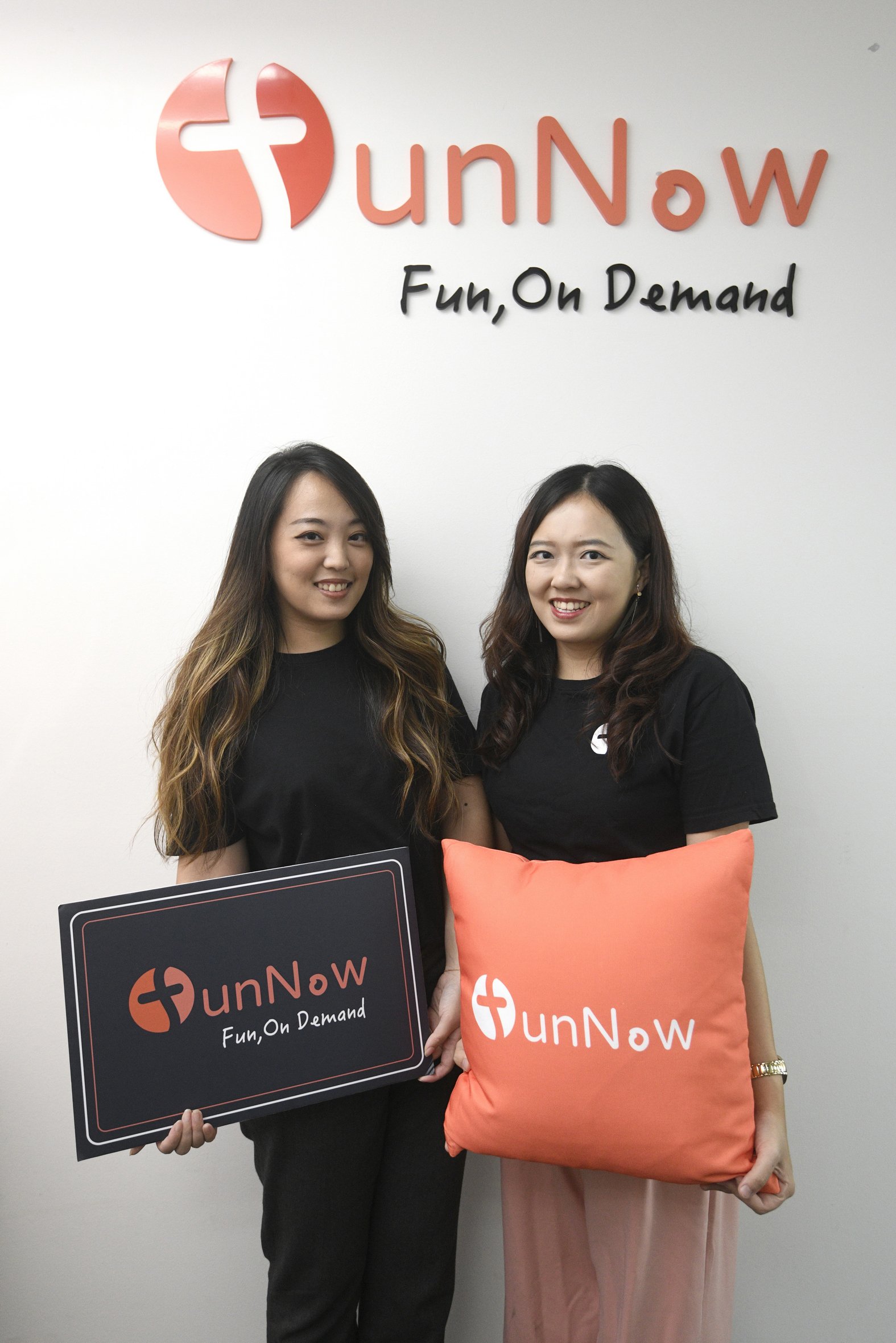 FunNow本地团队目前有10人，其中6人来自马来西亚，4人来自台湾。郭芷维（左）和陈诺盈，一个来自台湾，一个来自马来西亚，携手把FunNow本土化。