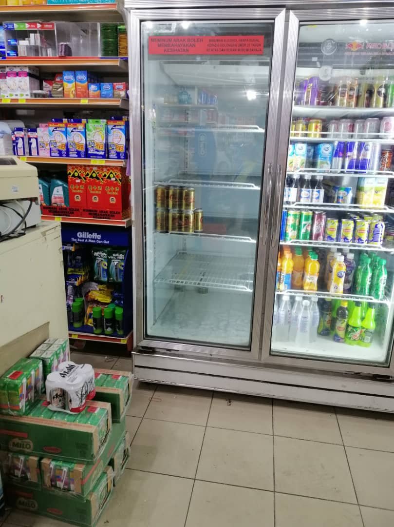 国内一些超商的啤酒冰箱出现空架情况，部分业者表示将积极补货，以满足市场需求。