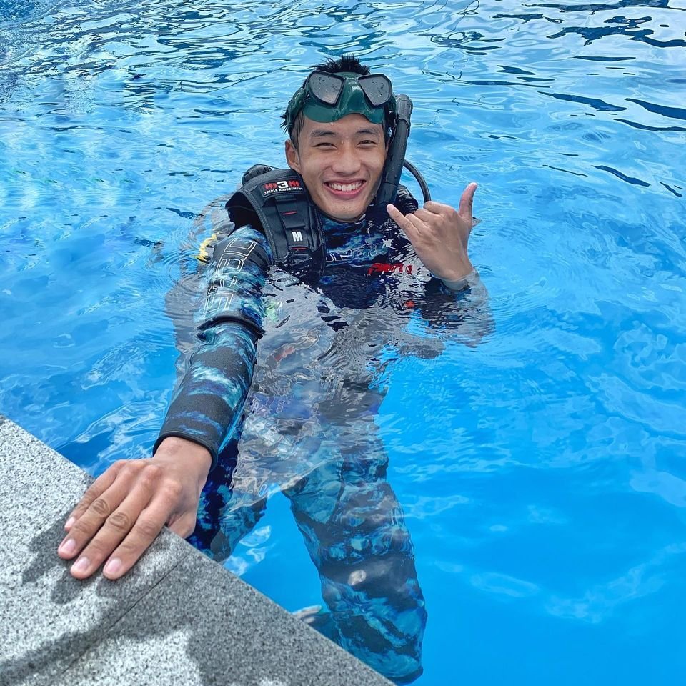 阿哲在行管令期间完成了水肺潜水、救援潜水课程。