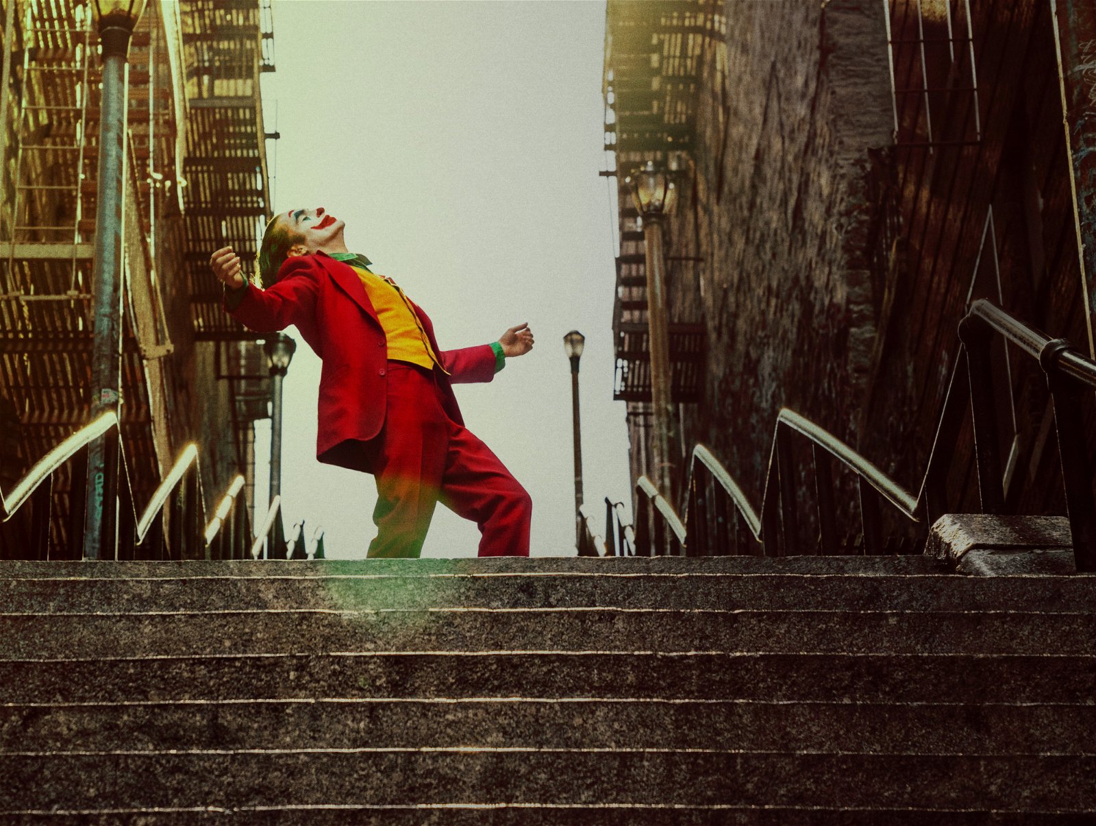 瓦昆菲尼克斯饰演的小丑成功成为年度话题之作。