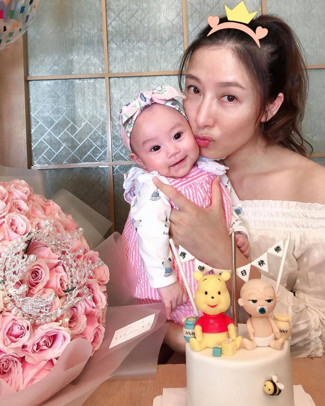 杨怡第一年与女儿小珍珠庆祝生日。（图取自杨怡IG）