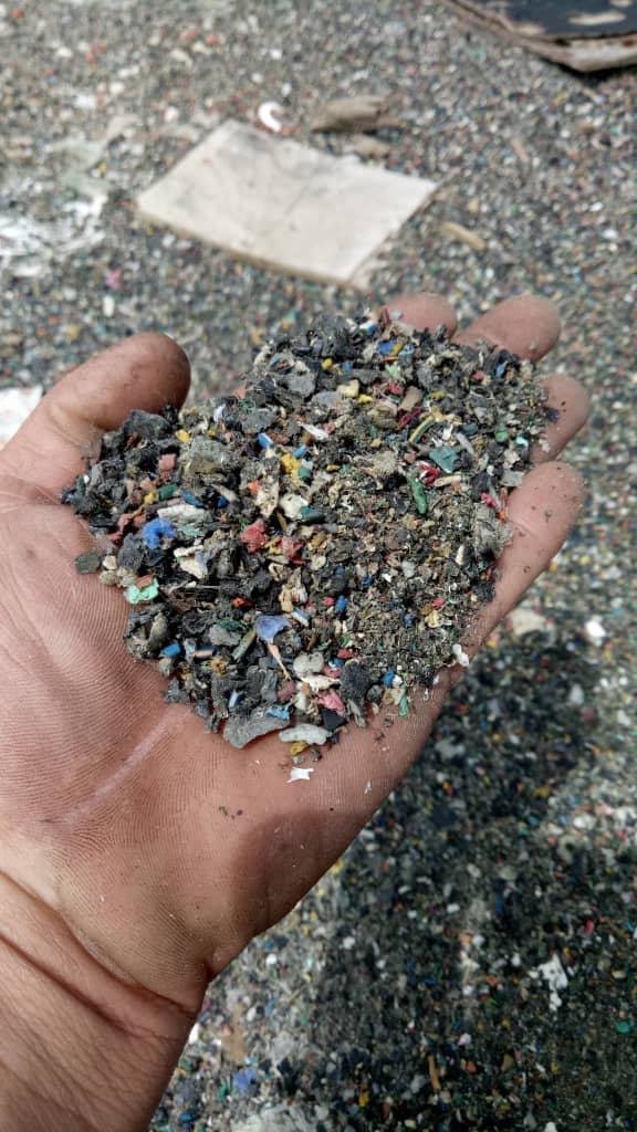 民众发现巴生港口河岸保留地或一些空置地段，都是微塑料垃圾。