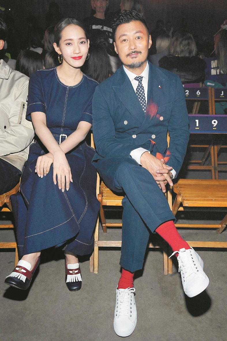 余文乐和老婆王棠云出席服装品牌发表会，男神被亏幸福肥。