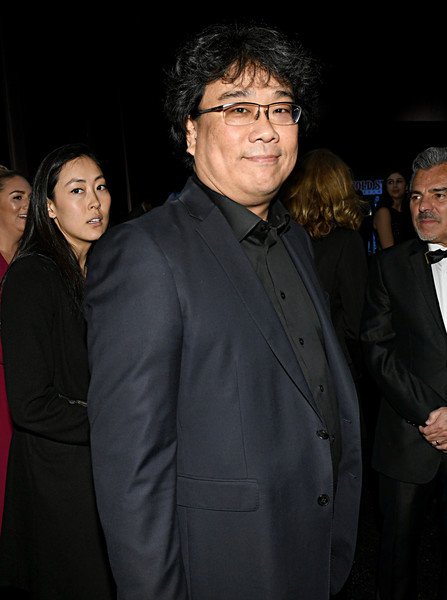奉俊昊指导的电影《寄生虫》再赢得最佳外语片奖项，他也凭该片获得最佳导演奖。