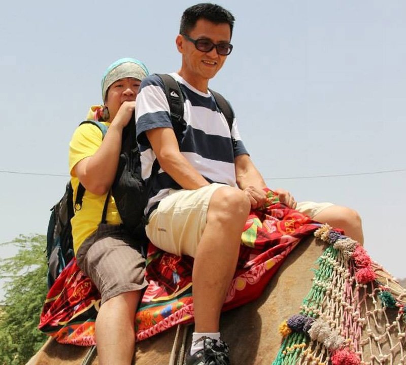 陈志强（左）和顾华国一起到印度旅行，数年后两人都成为校长。