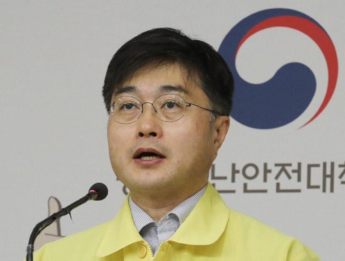 韩国中央应急处置本部防疫总括组长尹泰皓。（图取自网络）