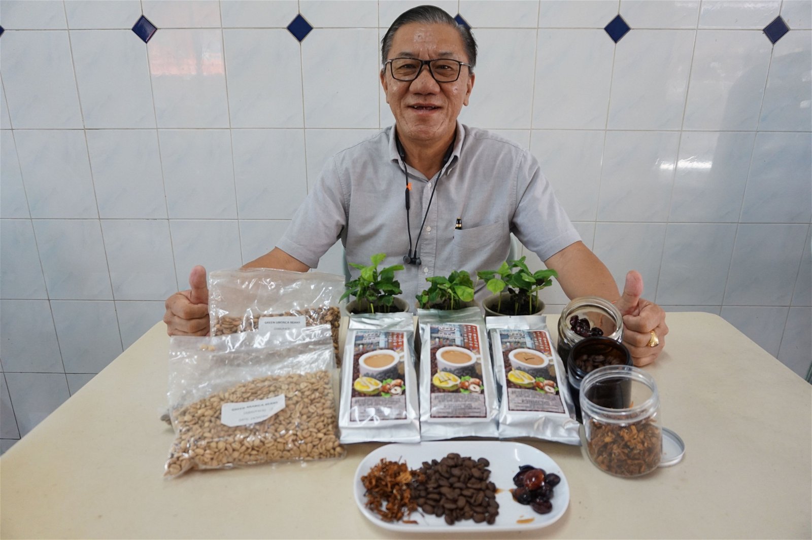 打造新咖啡山品牌的工作进展顺利，曾广海指去年收成的咖啡豆已制成即溶白咖啡，出口至中国。