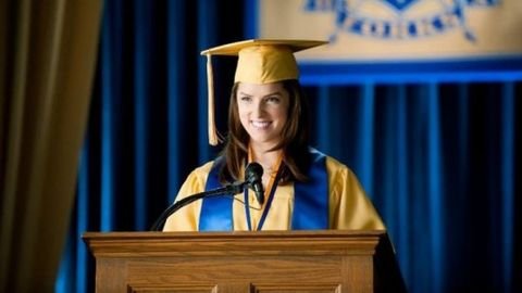 安娜在《暮光之城》中毕业演讲的那场戏，被观众大赞表现好，而她则把功劳归功于姬丝汀。