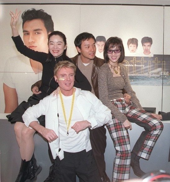 林青霞（后排左起）、张国荣与梅艳芳和Kim非常老友。